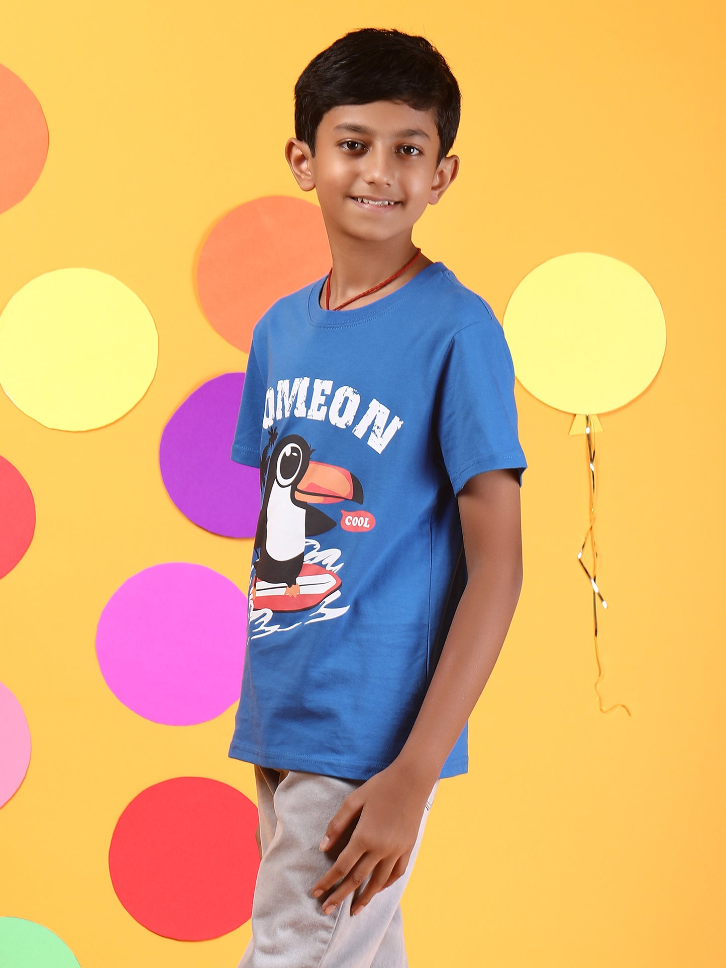 Pure Cotton Unisex T-shirt with Toucan Cartoon printing