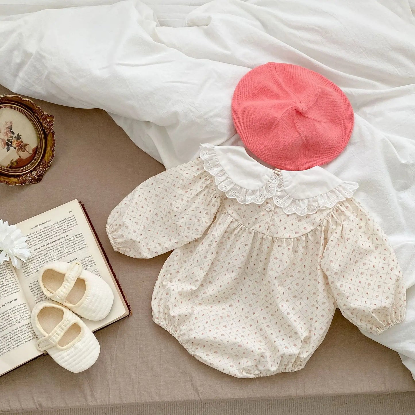 100% Cotton Weaved with Embroidered Collar Romper for Infants