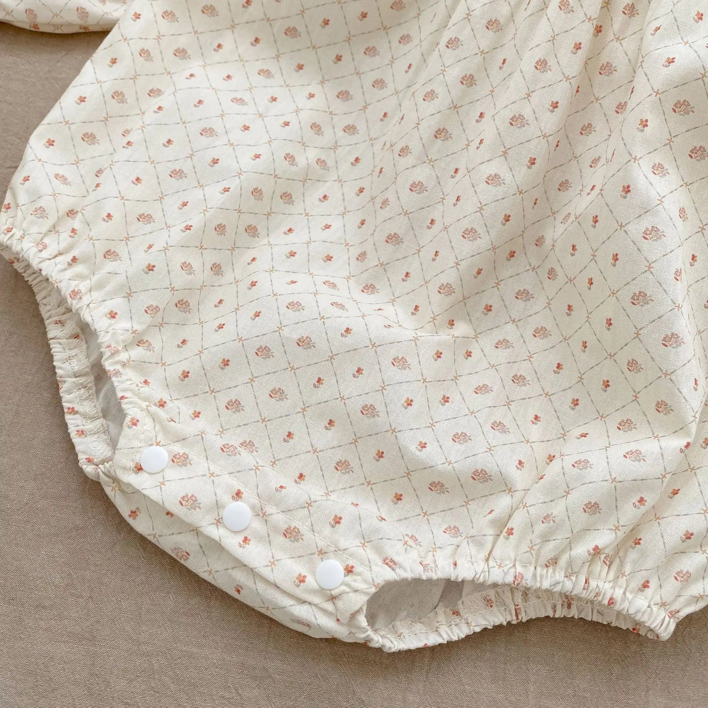 100% Cotton Weaved with Embroidered Collar Romper for Infants